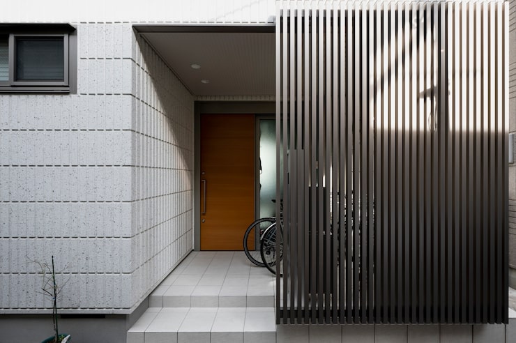 house-entrance-japan-building-with-fence_23-2149301077.jpg
